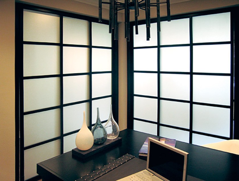 Угловая перегородка в японском стиле с матовым стеклом Симферополь