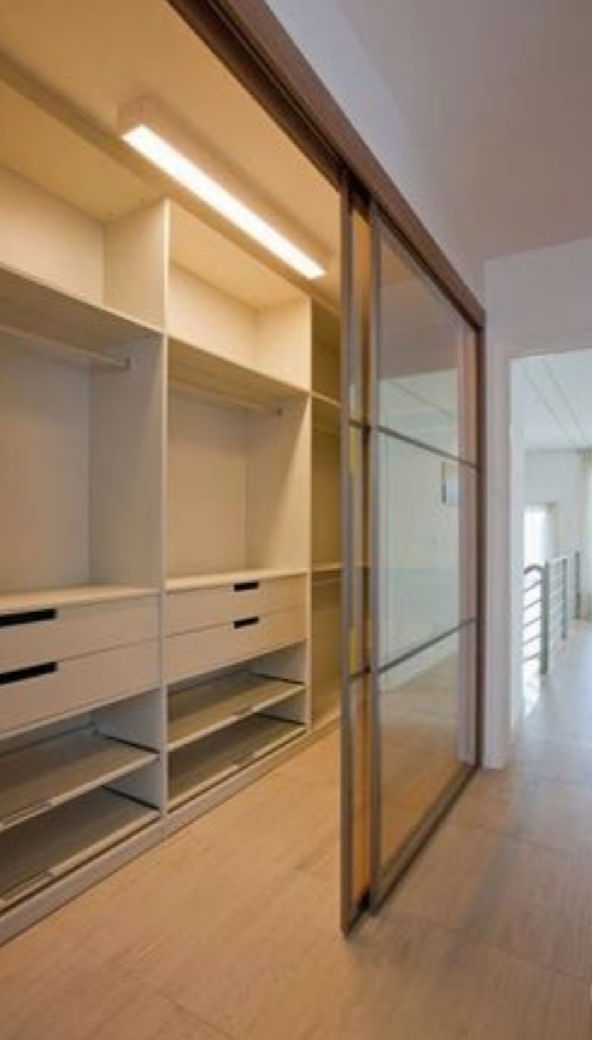 Линейная гардеробная комната с дверями купе Симферополь
