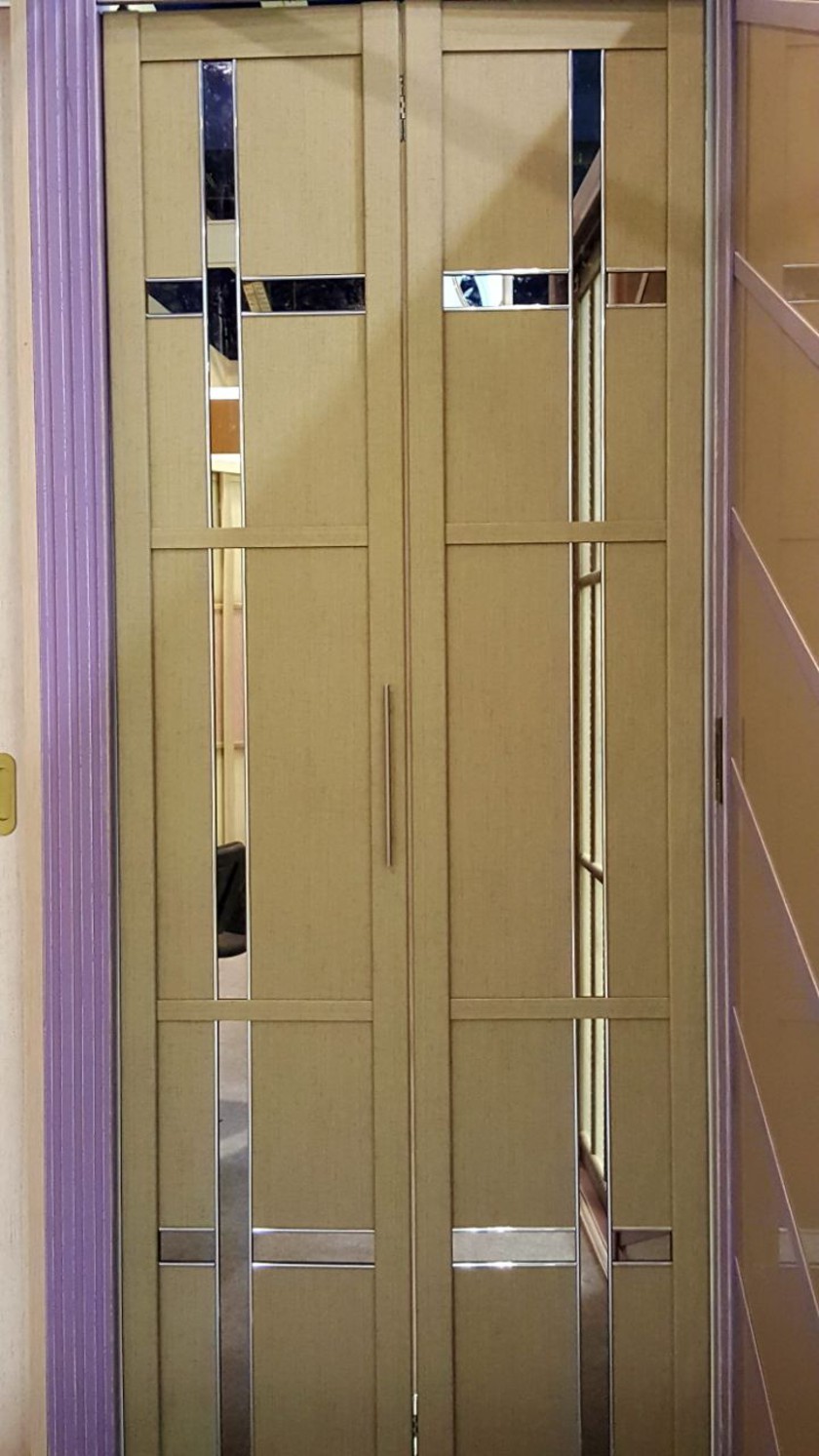 Двери гармошка шпонированные с зеркальным декором Симферополь