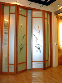 Двери гармошка с матовым рисунком цветок Симферополь